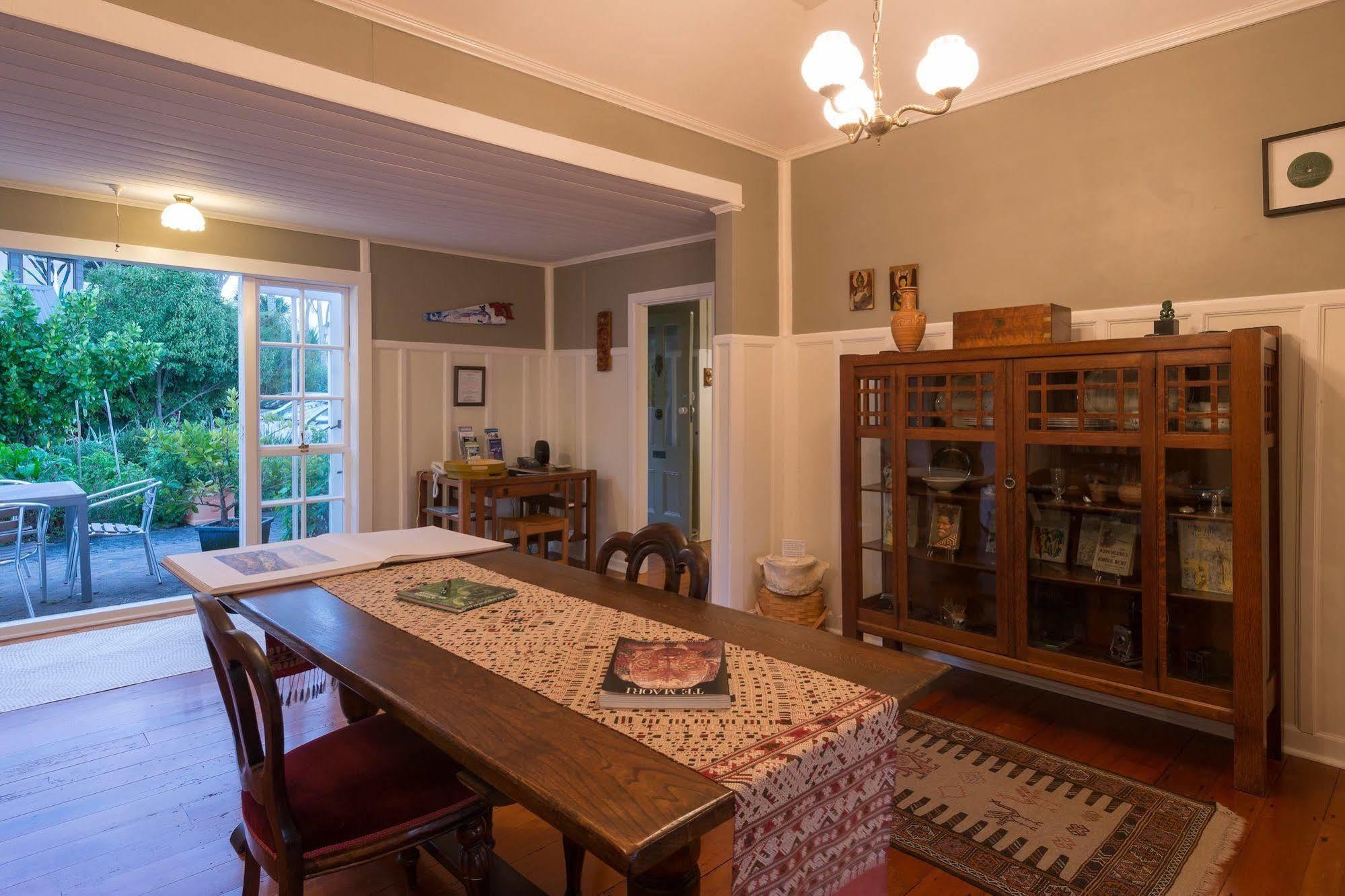 Arcadia Lodge Russell Eksteriør billede